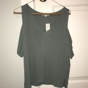 Shoulder cut out top